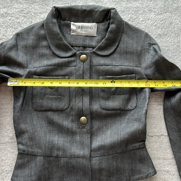 Valentino short jacket - extremely stylish size small - Picture 9 of 11